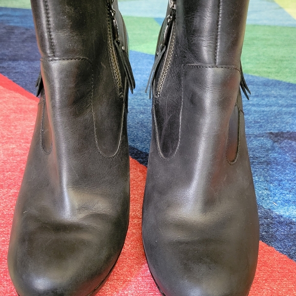 UGG Ankle Boots Women’s Meredith Preowned Wedge Black Leather Side Zippers 9.5 - Picture 2 of 9